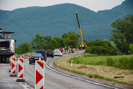 Zväčšiť fotografiu - Motoristi sa dočkali, zhotoviteľ naplno spustil práce na rekonštrukcii panelky - TSK_panelka_klepanie_mini (38 of 56)