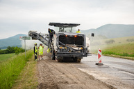 Zväčšiť fotografiu - Motoristi sa dočkali, zhotoviteľ naplno spustil práce na rekonštrukcii panelky - TSK_panelka_klepanie_mini (49 of 56)