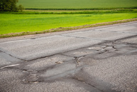 Zväčšiť fotografiu - Motoristi sa dočkali, zhotoviteľ naplno spustil práce na rekonštrukcii panelky - TSK_panelka_klepanie_mini (55 of 56)