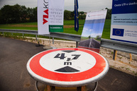 Zväčšiť fotografiu - Motoristi sa dočkali, zhotoviteľ naplno spustil práce na rekonštrukcii panelky - TSK_panelka_klepanie_mini (56 of 56)