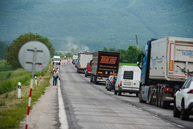 Zväčšiť fotografiu - Motoristi sa dočkali, zhotoviteľ naplno spustil práce na rekonštrukcii panelky - TSK_panelka_klepanie_mini (7 of 56)