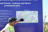 Zväčšiť fotografiu - Na cyklotrase medzi trenčínom a dubnicou nad váhom je rušno