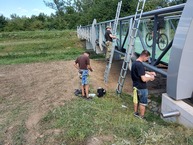 Zväčšiť fotografiu - Na cyklotrase medzi trenčínom a nemšovou pribudli nálepky proti nárazom vtákov - 0