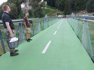 Zväčšiť fotografiu - Na cyklotrase medzi trenčínom a nemšovou pribudli nálepky proti nárazom vtákov - 10
