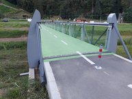 Zväčšiť fotografiu - Na cyklotrase medzi trenčínom a nemšovou pribudli nálepky proti nárazom vtákov - 9