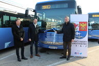 Zväčšiť fotografiu - Na krajských cestách oddnes stretnete dvadsiatku nových modrých autobusov - IMG_4927