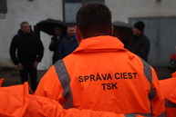 Zväčšiť fotografiu - Na údržbe ciest kraj nešetrí ani v období krízy - IMG_3731