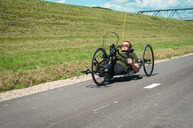 Zväčšiť fotografiu - Najnovší úsek vážskej magistrály prišli slávnostne otvoriť stovky cyklistov - TSK_Otvorenie cyklotrasy_LA-PU_mini-58