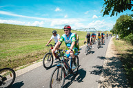 Zväčšiť fotografiu - Najnovší úsek vážskej magistrály prišli slávnostne otvoriť stovky cyklistov - TSK_Otvorenie cyklotrasy_LA-PU_mini-68
