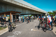 Zväčšiť fotografiu - Najnovší úsek vážskej magistrály prišli slávnostne otvoriť stovky cyklistov - TSK_Otvorenie cyklotrasy_LA-PU_mini-86