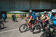 Zväčšiť fotografiu - Najnovší úsek vážskej magistrály prišli slávnostne otvoriť stovky cyklistov - TSK_Otvorenie cyklotrasy_LA-PU_mini-88
