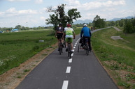 Zväčšiť fotografiu - Novú cyklotrasu si už počas prvého dňa vyskúšalo takmer 1 900 cyklistov - 20200601_TSK_cyklotrasa_199w