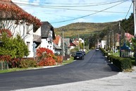 Zväčšiť fotografiu - Obyvatelia obcí veľký klíž a ješkova ves sa tešia z novo zrekonštruovanej cesty.