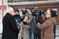 Zväčšiť fotografiu - Obyvatelia obcí veľký klíž a ješkova ves sa tešia z novo zrekonštruovanej cesty.