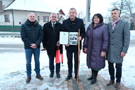 Zväčšiť fotografiu - Obyvatelia obcí veľký klíž a ješkova ves sa tešia z novo zrekonštruovanej cesty.