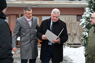 Zväčšiť fotografiu - Obyvatelia obcí veľký klíž a ješkova ves sa tešia z novo zrekonštruovanej cesty.