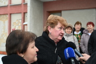 Zväčšiť fotografiu - Obyvatelia obcí veľký klíž a ješkova ves sa tešia z novo zrekonštruovanej cesty.