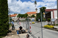 Zväčšiť fotografiu - Obyvatelia obcí veľký klíž a ješkova ves sa tešia z novo zrekonštruovanej cesty.