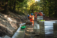 Zväčšiť fotografiu - Pokračujú práce na najnáročnejšej etape cesty z veľkých uheriec do skýcova - TSK_KD Skýcov_mini-12
