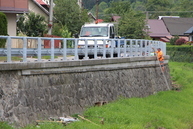 Zväčšiť fotografiu - Poškodené zábradlie nahradil nový zádržný systém - IMG_0525