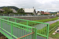 Zväčšiť fotografiu - Poškodené zábradlie nahradil nový zádržný systém - IMG_0527