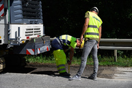 Práce odštartovali už aj na ďalších dvoch frekventovaných úsekoch ciest v trenčianskom kraji, na ktoré župa získala financie z eurofondov - 20190815_TSK_NM_MY_cesta_030w