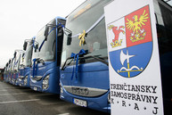 Predčasný vianočný darček v podobe dvadsaťpäťky modrých autobusov odovzdaný do užívania cestujúcej verejnosti - 20181124_TN_TSK_SAD_autobusy_022w