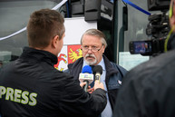 Predčasný vianočný darček v podobe dvadsaťpäťky modrých autobusov odovzdaný do užívania cestujúcej verejnosti - 20181124_TN_TSK_SAD_autobusy_031w