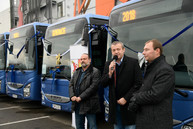 Predčasný vianočný darček v podobe dvadsaťpäťky modrých autobusov odovzdaný do užívania cestujúcej verejnosti - 20181124_TN_TSK_SAD_autobusy_039w