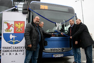 Predčasný vianočný darček v podobe dvadsaťpäťky modrých autobusov odovzdaný do užívania cestujúcej verejnosti - 20181124_TN_TSK_SAD_autobusy_047w