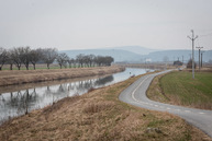 Zväčšiť fotografiu - Pri výstavbe cyklotrás župa rieši aj dlhoročný problém – skládky odpadu - TSK_SC_čistenie skládky_web-30