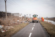 Zväčšiť fotografiu - Pri výstavbe cyklotrás župa rieši aj dlhoročný problém – skládky odpadu - TSK_SC_čistenie skládky_web-4