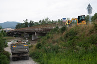 Zväčšiť fotografiu - Problematický most predĺži práce na panelke o 1 rok - 20230725_most_201_I9_003w