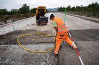 Zväčšiť fotografiu - Problematický most predĺži práce na panelke o 1 rok - 20230725_most_201_I9_017w