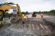 Zväčšiť fotografiu - Problematický most predĺži práce na panelke o 1 rok - 20230725_most_201_I9_020w