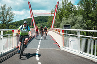 Zväčšiť fotografiu - Rebríčku obľúbenosti cyklotrás stále kraľuje tá popod skalku nad váhom - TSK_Otvorenie cyklotrasy_LA-PU_mini-28
