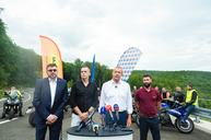 Zväčšiť fotografiu - Spojnica dvoch krajov a dvoch okresov je opäť otvorená - TSK_Veľké Uherce_Skýcov_otvorenie_mini (14 of 64)