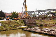 Zväčšiť fotografiu - Starý most je minulosťou, zložili ho žeriavy - TSK_most IL_08_23_mini-22