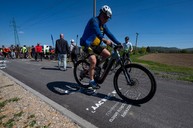 Zväčšiť fotografiu - Stovky nadšencov cyklistiky otvorili spoločnou jazdou nový úsek vážskej cyklomagistrály