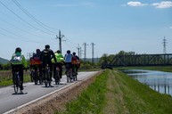 Zväčšiť fotografiu - Stovky nadšencov cyklistiky otvorili spoločnou jazdou nový úsek vážskej cyklomagistrály