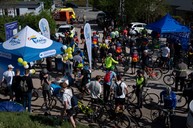 Zväčšiť fotografiu - Stovky nadšencov cyklistiky otvorili spoločnou jazdou nový úsek vážskej cyklomagistrály