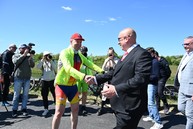 Zväčšiť fotografiu - Stovky nadšencov cyklistiky otvorili spoločnou jazdou nový úsek vážskej cyklomagistrály