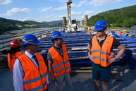 Trenčianska župa rokovala so zástupcami žsr, nové investičné zámery železníc by mali pomôcť regiónu hornej nitry i považia - 20190702_TSK_zeleznica_PU_ZA_049w