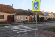 Trenčiansky samosprávny kraj počas uplynulých troch rokov zrekonštruoval a zmodernizoval stovku priechodov pre chodcov. 
