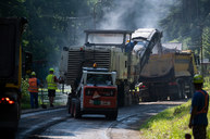 Zväčšiť fotografiu - V trenčianskom kraji sa opraví 42 úsekov ciest za rekordne krátky čas - 20200807_DOMANIZA_036w