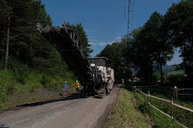 Zväčšiť fotografiu - V trenčianskom kraji sa opraví 42 úsekov ciest za rekordne krátky čas - 20200807_DOMANIZA_037w