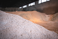 Zväčšiť fotografiu - Viac ako 100 kusov techniky a 246 ľudí sa bude starať o zjazdnosť krajských ciest počas zimného obdobia