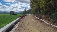 Zväčšiť fotografiu - Výstavba ďalšieho úseku cyklotrasy na považí výrazne pokročila - 20231016_123320