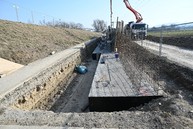 Zväčšiť fotografiu - Výstavba predposledného úseku vážskej cyklomagistrály napreduje rýchlym tempom