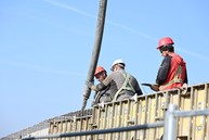 Zväčšiť fotografiu - Výstavba predposledného úseku vážskej cyklomagistrály napreduje rýchlym tempom